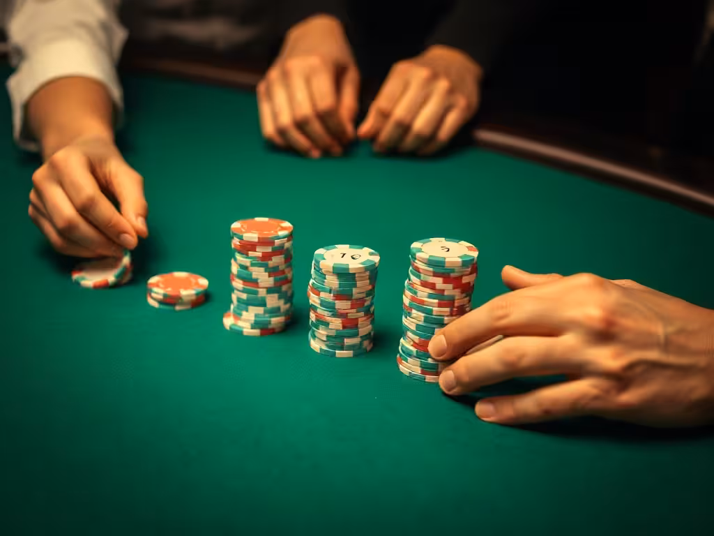 Progression de jetons doublant à chaque étape, illustrant la séquence de la martingale